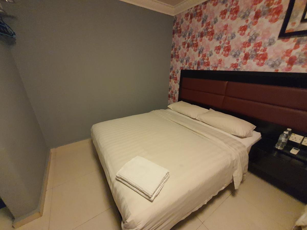 Oyo 90249 Euro Hotel Klang Exterior photo