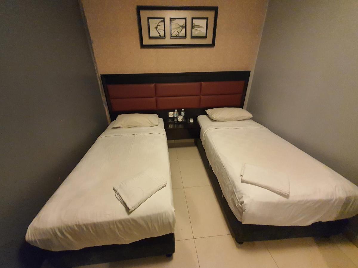 Oyo 90249 Euro Hotel Klang Exterior photo